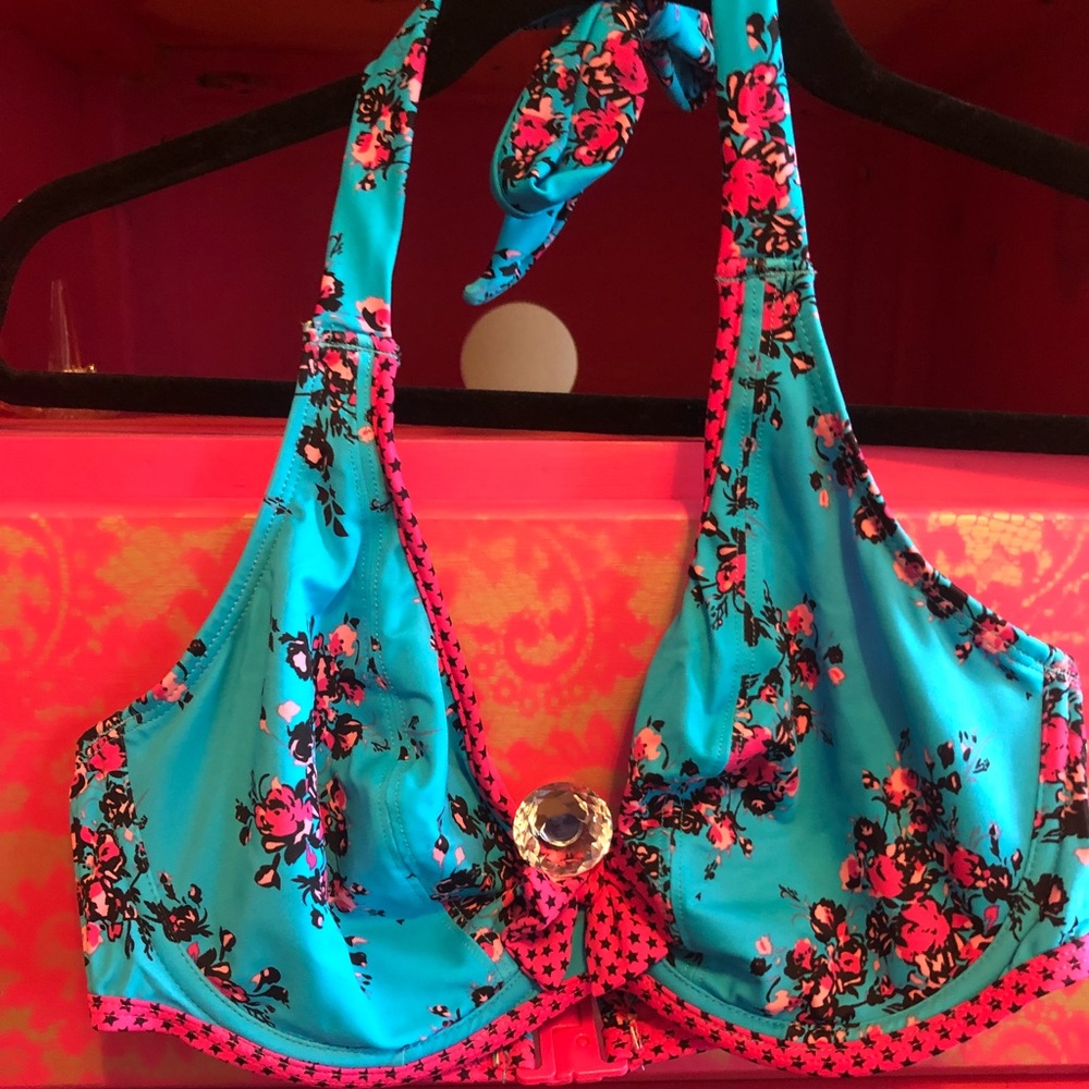 Bathing suit blowout! Size 34F blue and pink top.